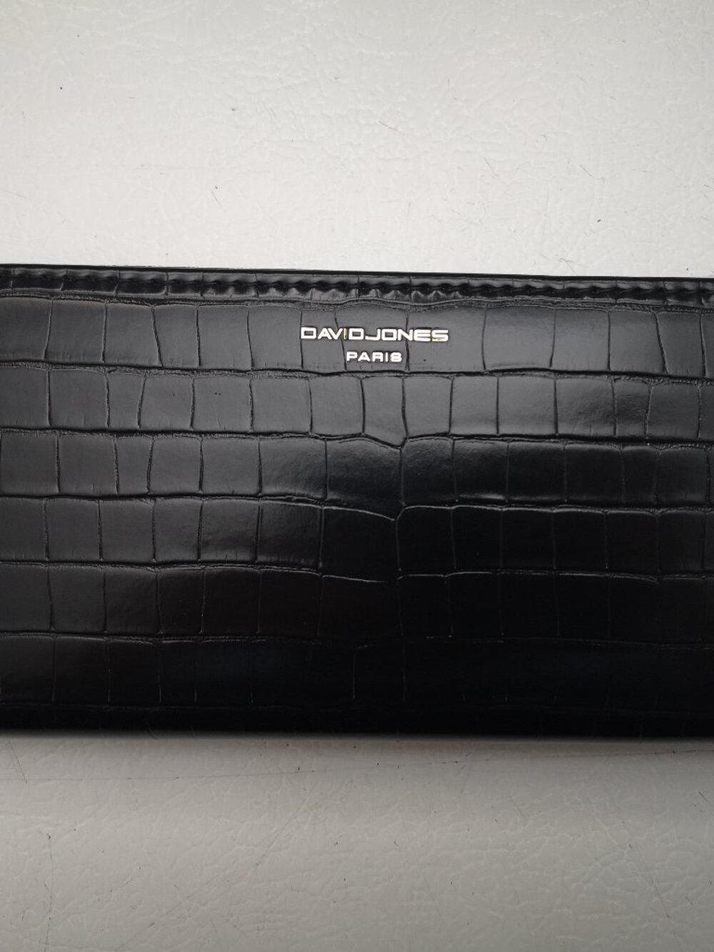 NWOT David Jones Paris Black Faux Leather Croc Embossed Pattern Zip Wallet